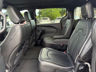 2025 Chrysler Pacifica Limited * Certified Pre-owned *