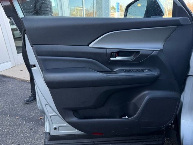 2025 Toyota Grand Highlander Base