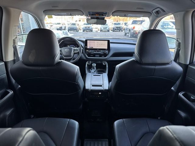 2025 Toyota Grand Highlander Base