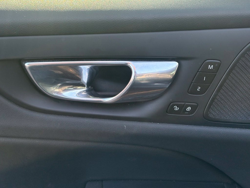 2022 Volvo S60 B5 Momentum