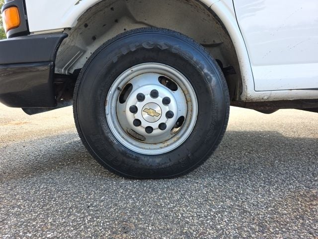 2009 Chevrolet Express 3500 Work Van Cutaway