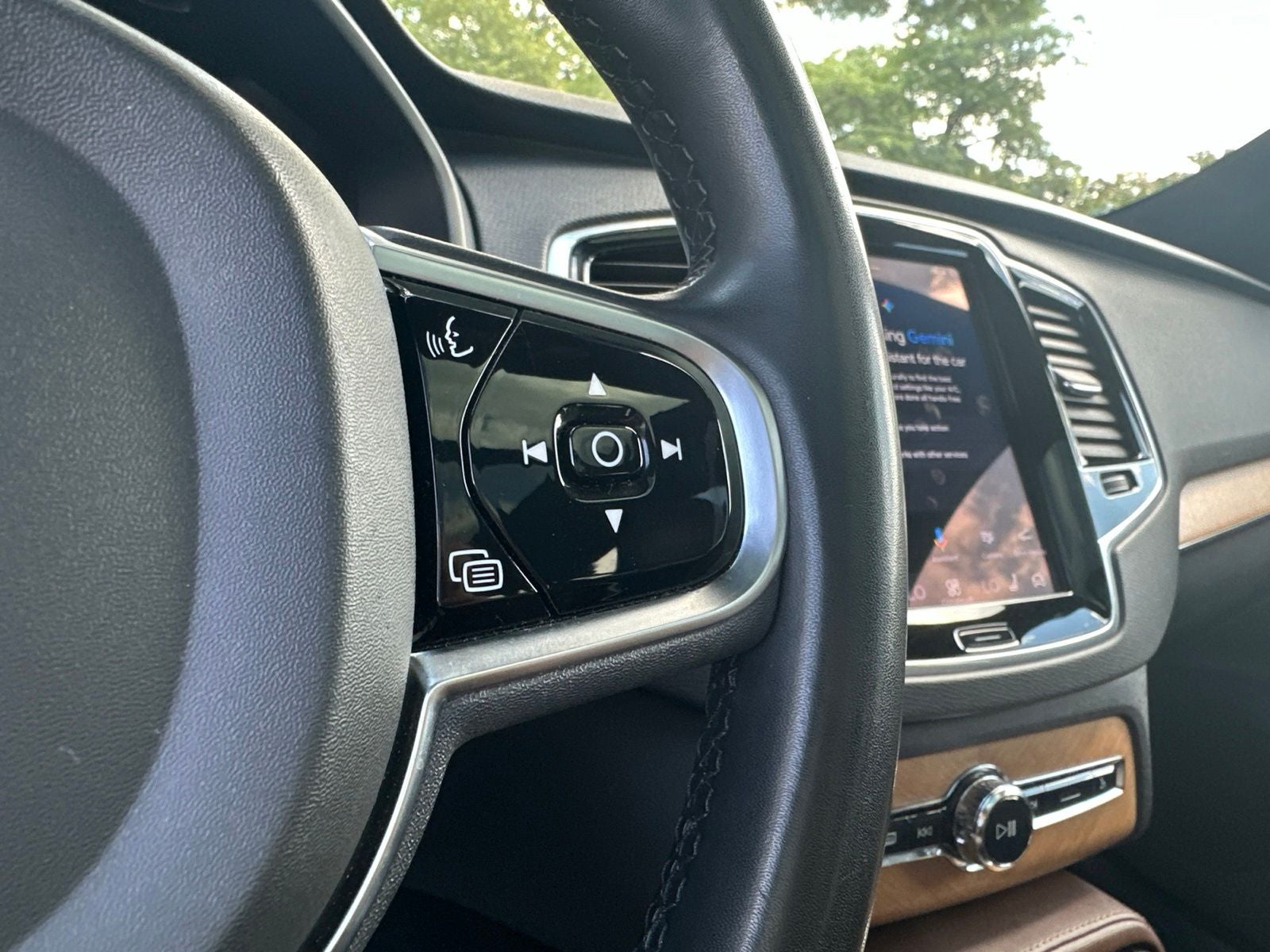2023 Volvo XC90 B5 Plus