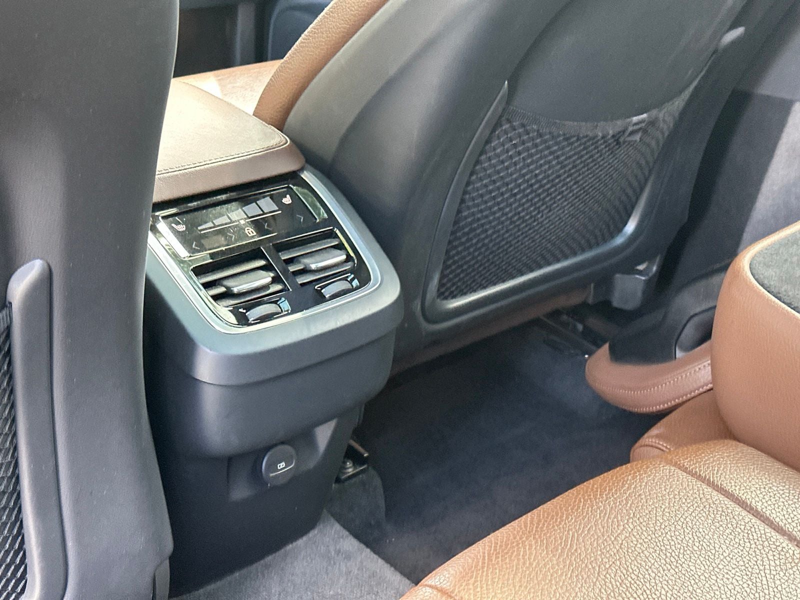 2023 Volvo XC90 B5 Plus
